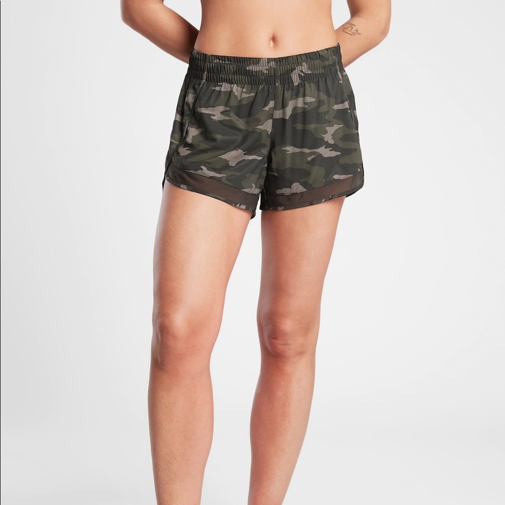 Athleta printed mesh racer run short